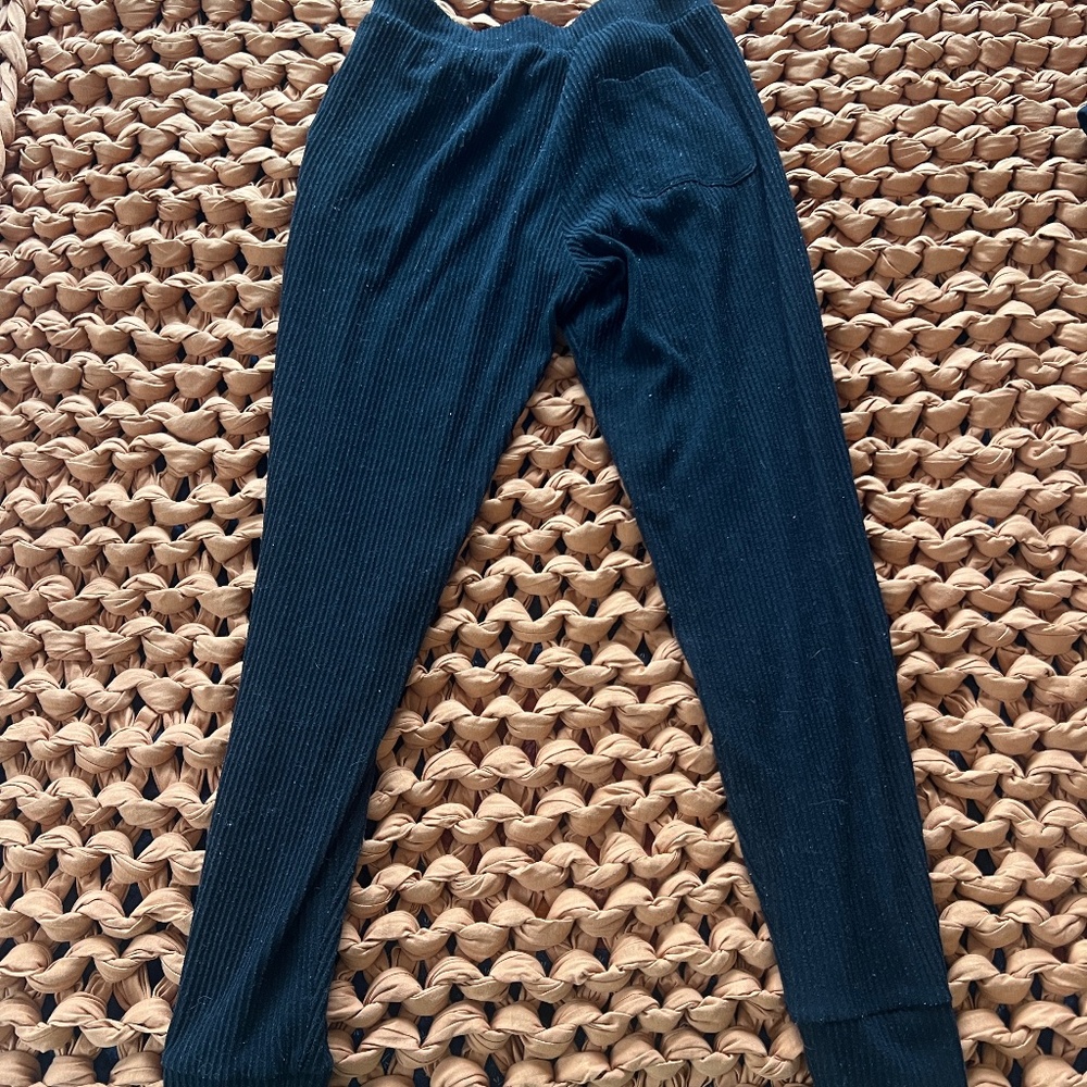 ALO Yoga Women's Muse Ribbed Joggers in Black